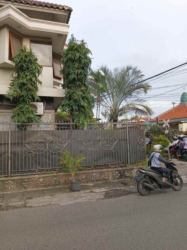 disewakan rumah ketintang