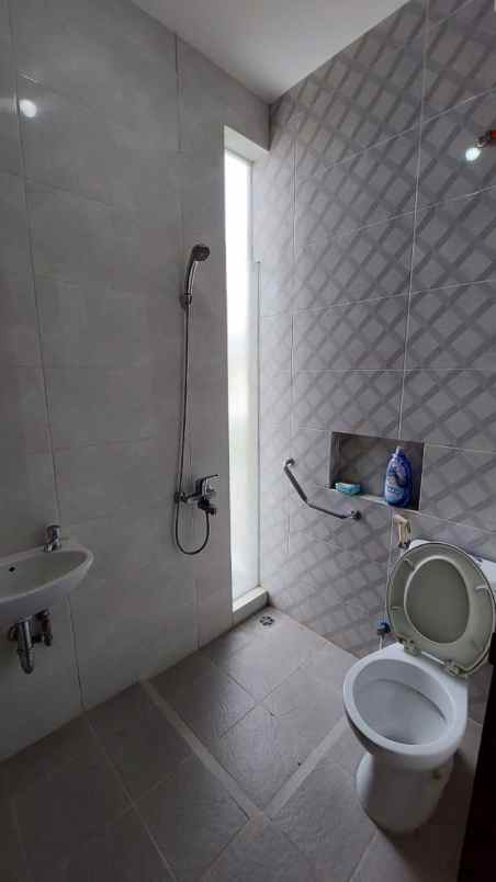 disewakan rumah pantai mentari