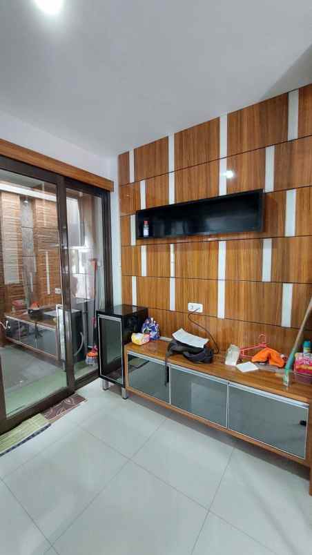 disewakan rumah pantai mentari