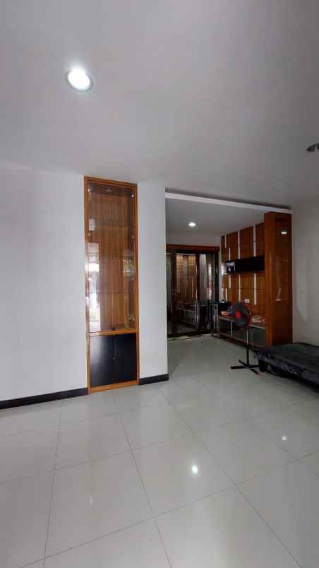 disewakan rumah pantai mentari