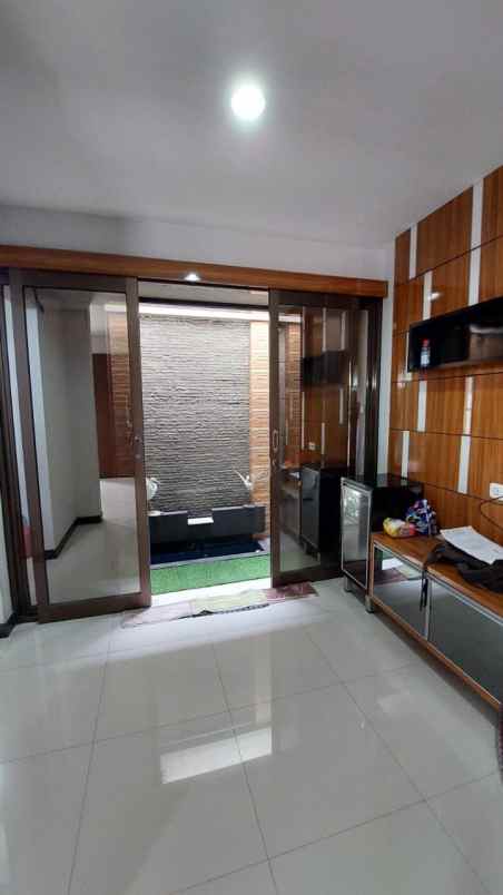 disewakan rumah pantai mentari