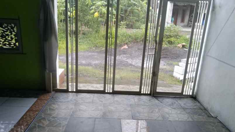 jual 2 unit rumah dengan 2 lantai hadap depan belakang