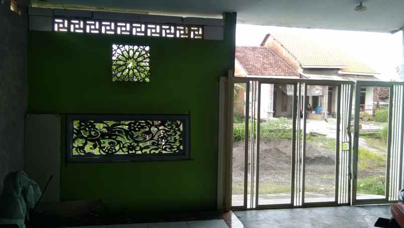 jual 2 unit rumah dengan 2 lantai hadap depan belakang