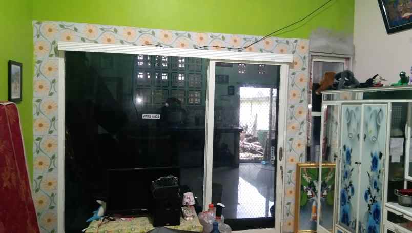jual 2 unit rumah dengan 2 lantai hadap depan belakang
