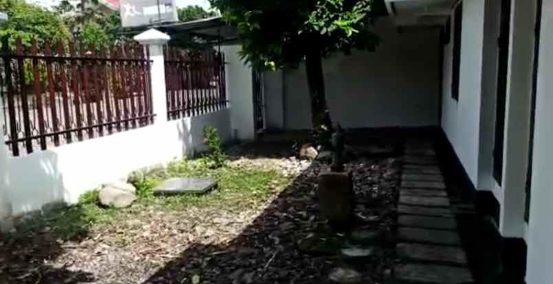 manyar kertoadi lks dekat mall