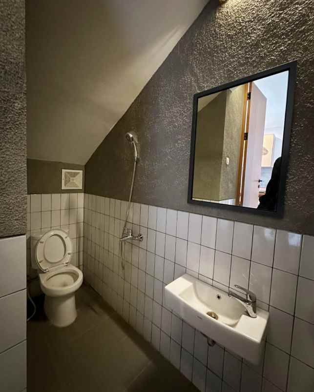 paradesa pamulang rumah 2 lantai siap huni di pamulang