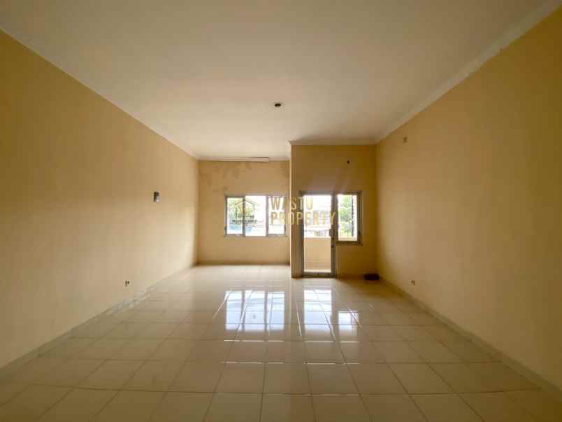 ruko 2 lantai di jl paris lokasi ramai dan siap pakai