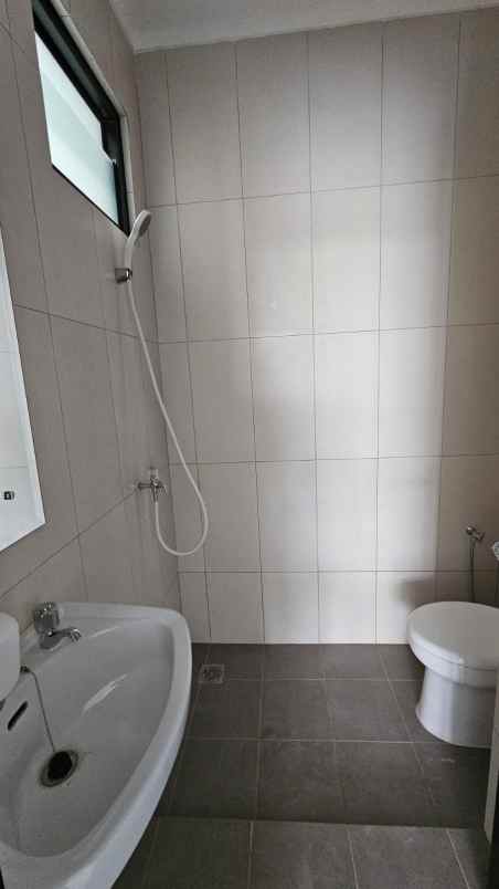 ruko crystal 3lt 5x15 75m sumbek summarecon bekasi