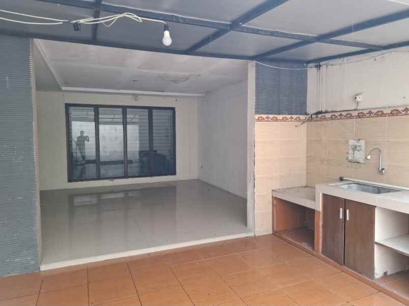 rumah 2 lantai di kaliwates jember