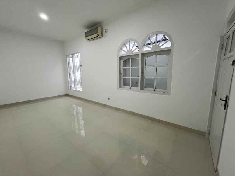 rumah 2 lantai di pondok bambu jakarta timur