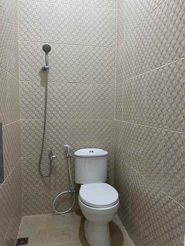 rumah 2 lantai di pondok bambu jakarta timur