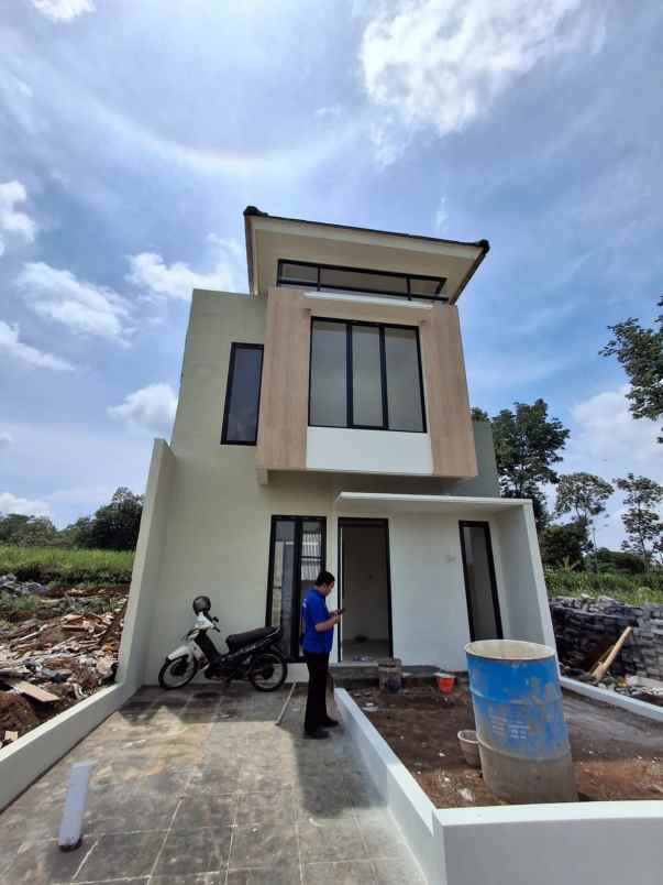 rumah 2 lantai lokasi dekat exit tol sawojajar