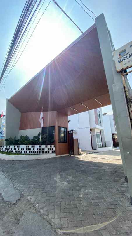 rumah 2 lantai siap huni dekat tol pasteur bandung