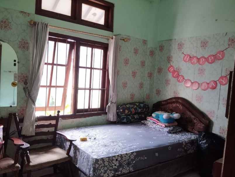 rumah 2 lantai siap huni posisi hook tengah kota solo