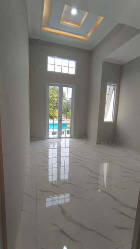 rumah 3 lantai siap huni di tanah baru depok