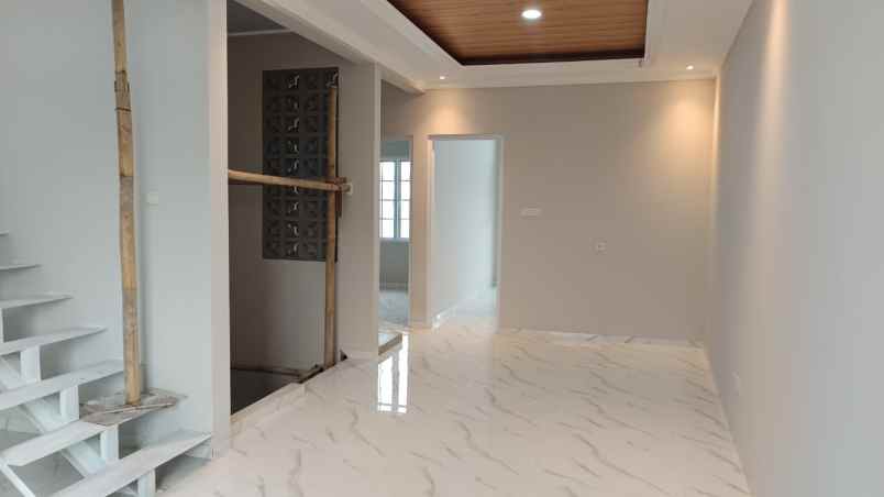 rumah 3 lantai siap huni di tanah baru depok
