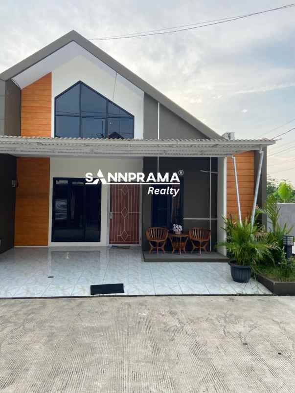 rumah apik siap huni dalam cluster di bedahan sawangan