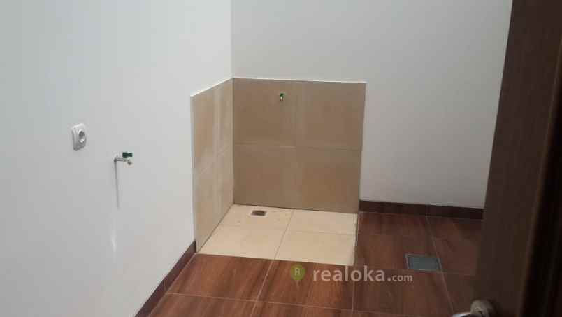 rumah bambu apus cipayung