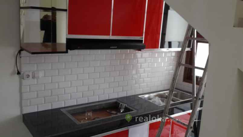 rumah bambu apus cipayung