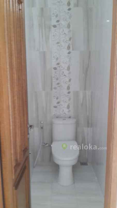 rumah bambu apus cipayung