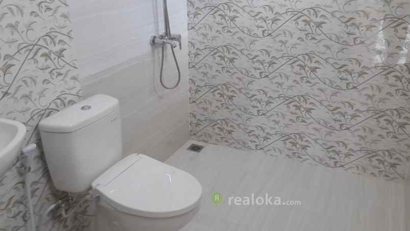 rumah bambu apus cipayung