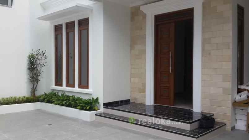 rumah bambu apus cipayung