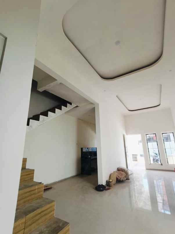 rumah baru 2 lantai lokasi sawojajar 2