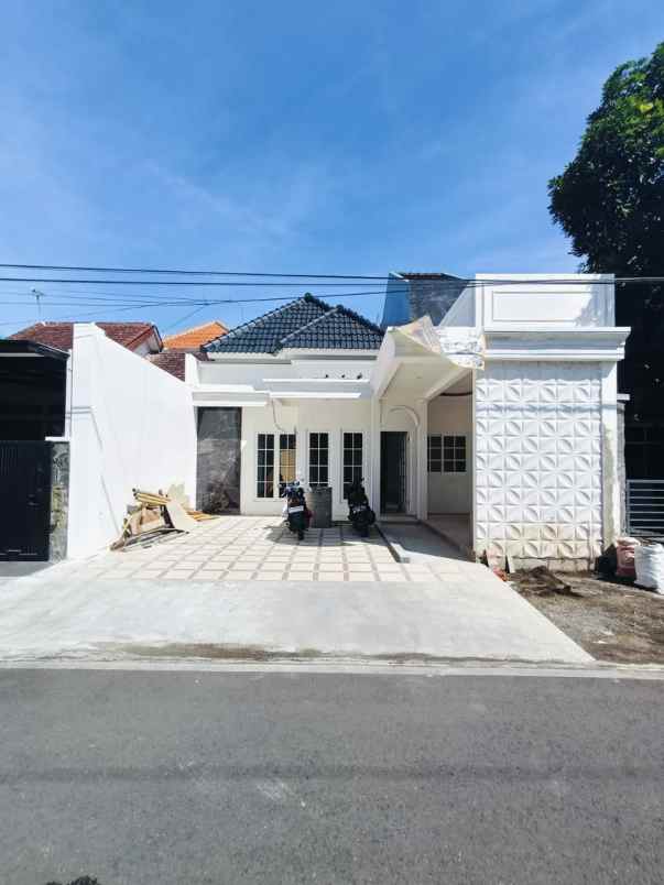 rumah baru 2 lantai lokasi sawojajar 2