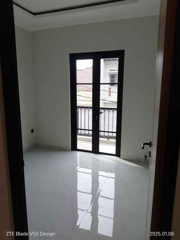 rumah baru 2 lt eropa modern style dekat cibubur