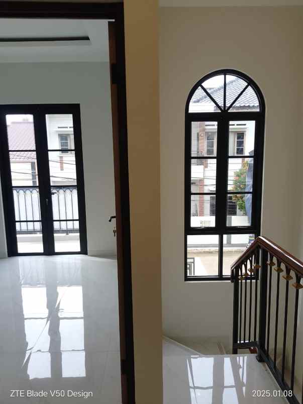rumah baru 2 lt eropa modern style dekat cibubur
