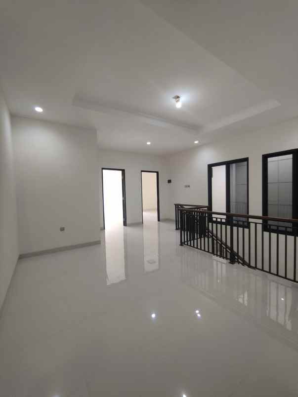 rumah baru dalam komplek di pondok kelapa jaktim