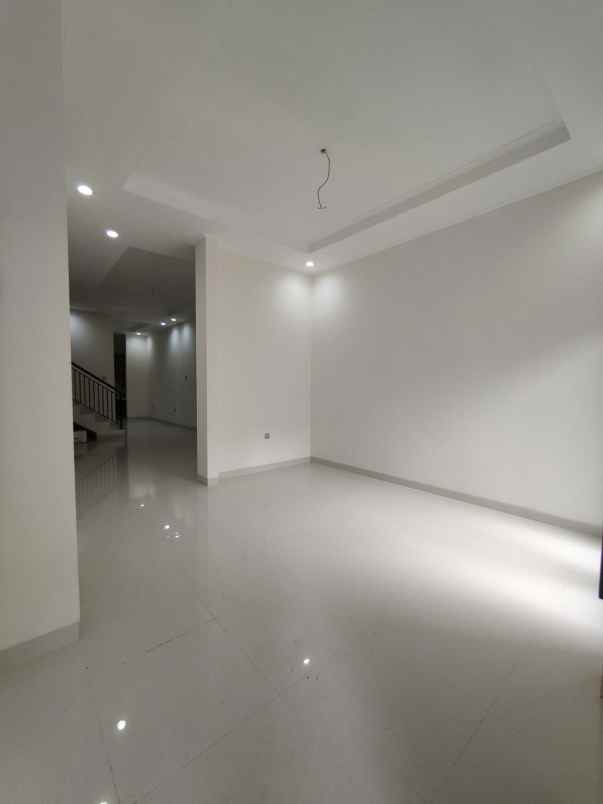 rumah baru dalam komplek di pondok kelapa jaktim