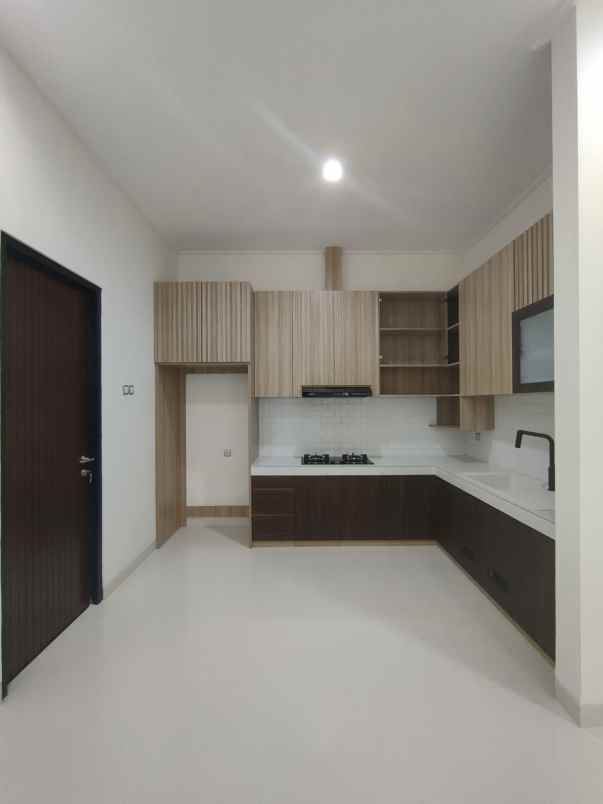 rumah baru dalam komplek di pondok kelapa jaktim