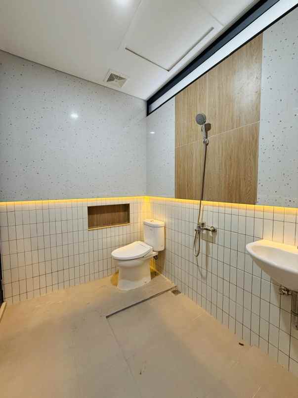 rumah baru lokasi strategis di nusaloka bsd city