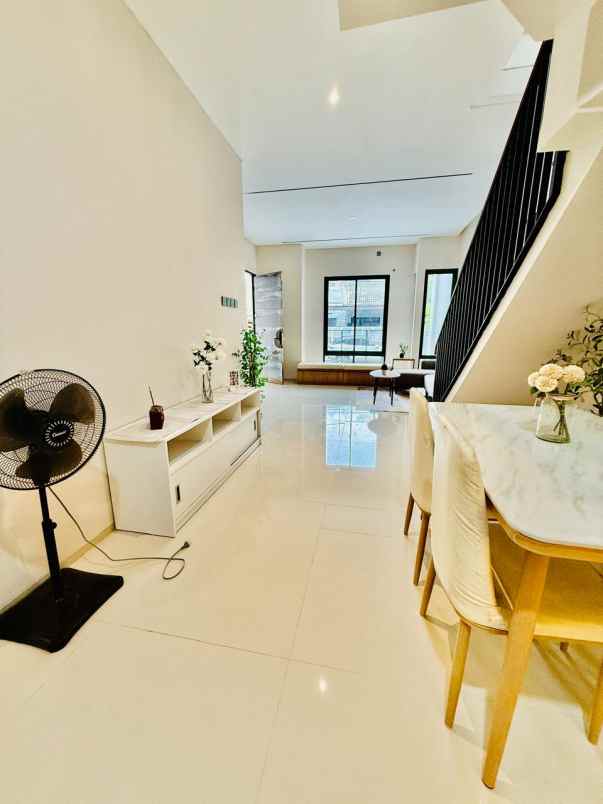 rumah baru lokasi strategis di nusaloka bsd city