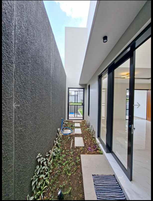 rumah baru mewah luas ready stock di sayap setiabudi