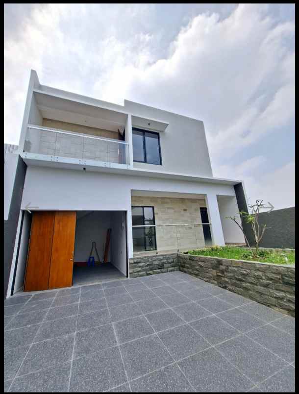 rumah baru mewah luas ready stock di sayap setiabudi