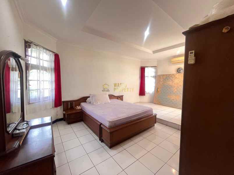 rumah besar lokasi premium pinggir jalan purwomartani