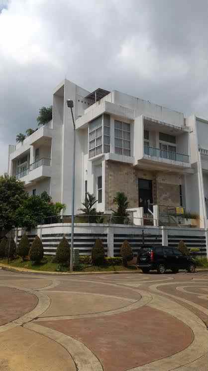 rumah bukit gading mediterania