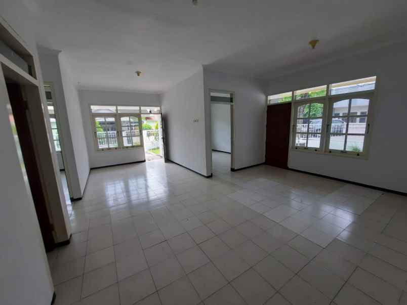 rumah dekat dengan akses jalan