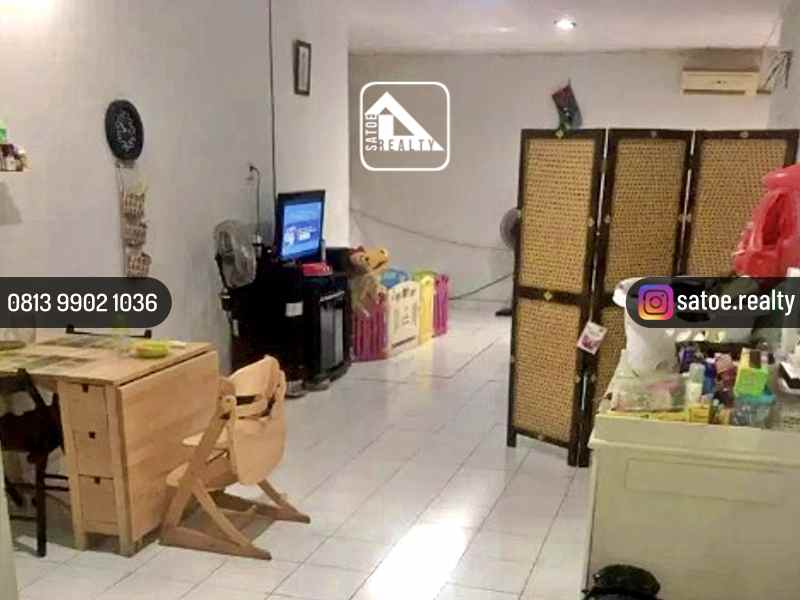 rumah dekat rumah sakit emc jl pulomas kayu putih