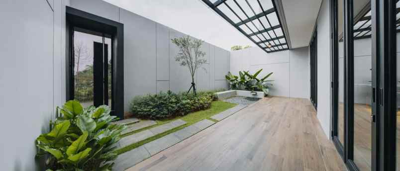 rumah dengan privat lift di selatan jakarta