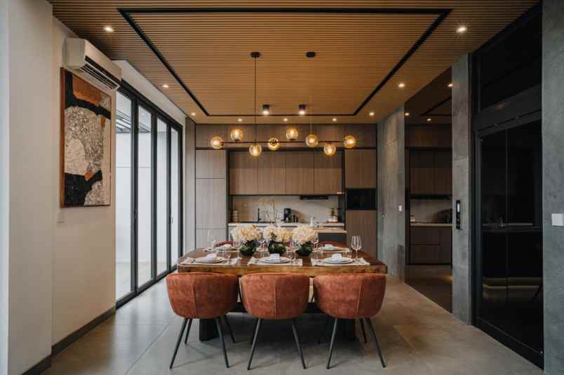 rumah dengan privat lift di selatan jakarta