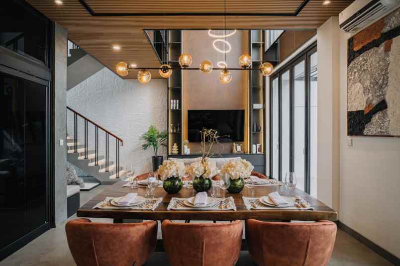 rumah dengan privat lift di selatan jakarta