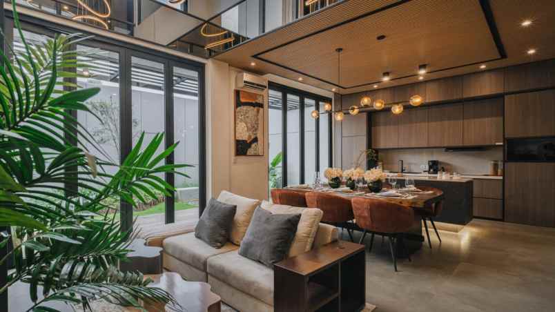 rumah dengan privat lift di selatan jakarta