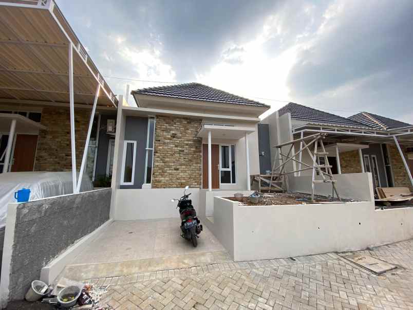 rumah di kontrakan masih baru di banyumanik