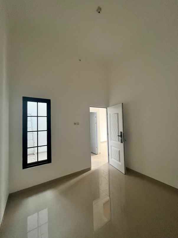 rumah eropa klasik lokasi di bedahan kota depok