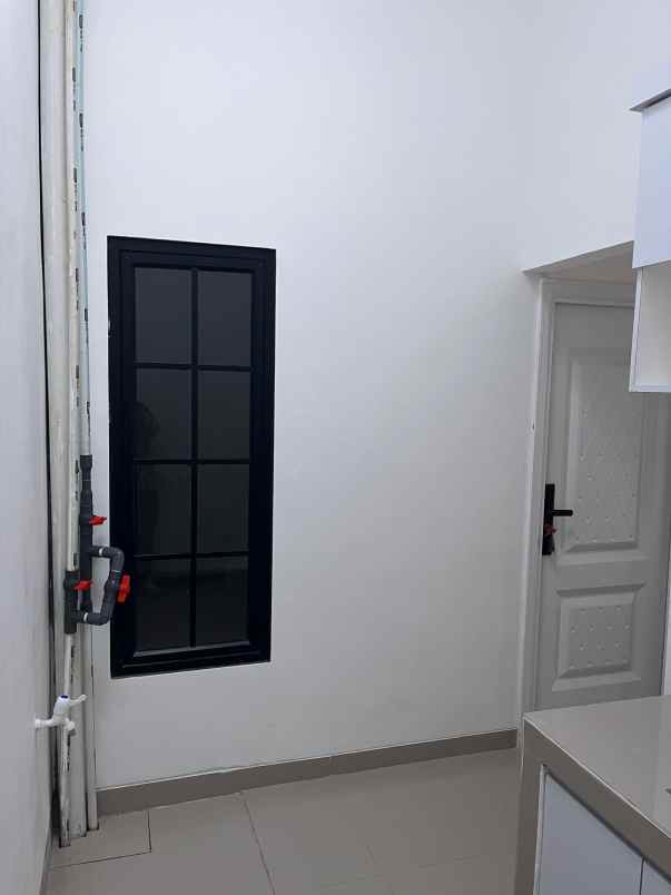 rumah eropa klasik lokasi di bedahan kota depok