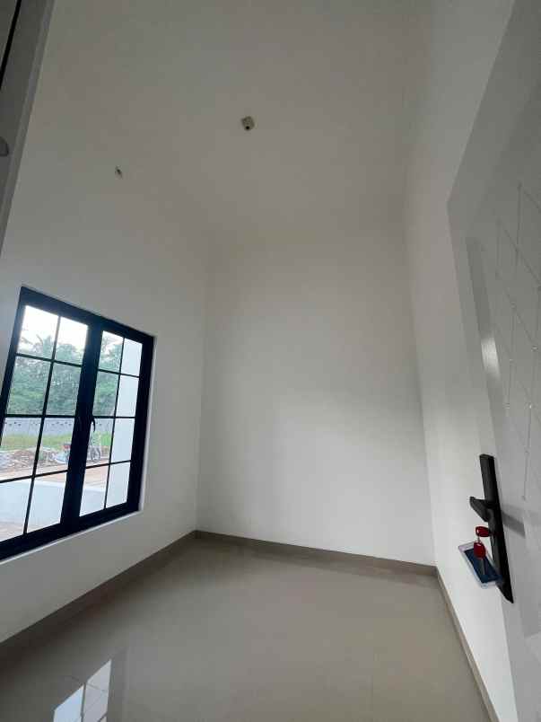 rumah eropa klasik lokasi di bedahan kota depok