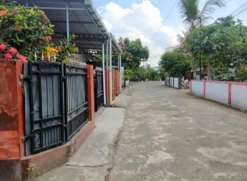 rumah hook luas di sidokarto jl godean km 8 sleman
